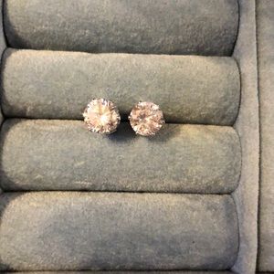 Solitaire Diamond earring